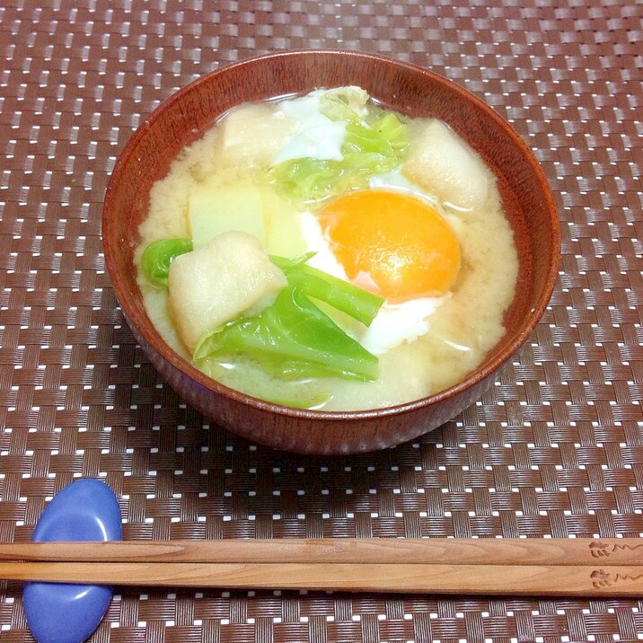 寒い冬に食べたい☆たっぷり野菜と落とし卵のお味噌汁